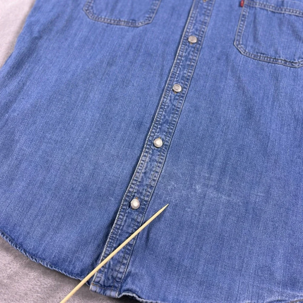 Levi's Denim Snap Shirt Medium Wash Button Up Unisex‎ L Coastal Cowgirl Western